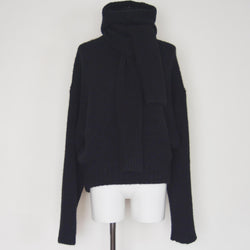 KNITWEAR