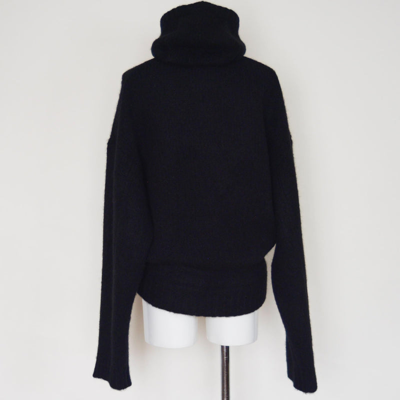 KNITWEAR