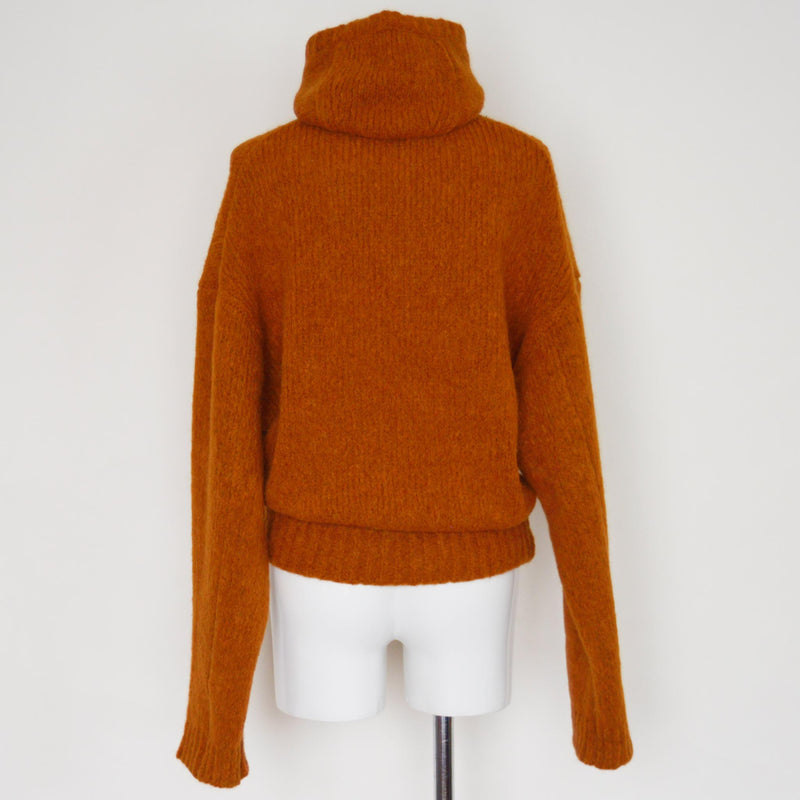 KNITWEAR